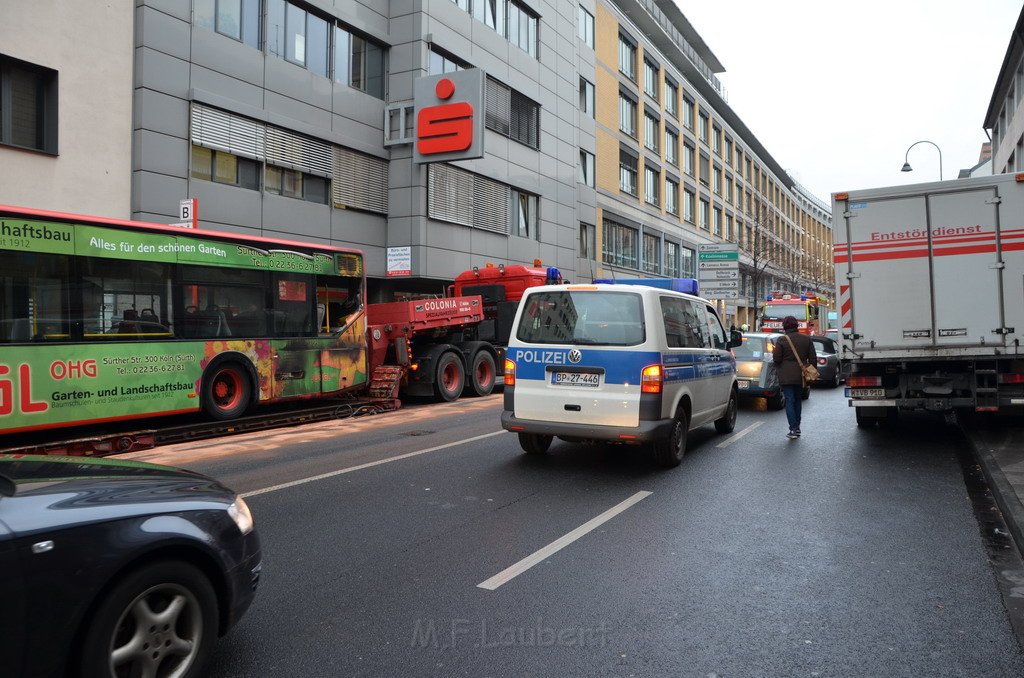 Stadtbus fing Feuer Koeln Muelheim Frankfurterstr Wiener Platz P265.JPG
